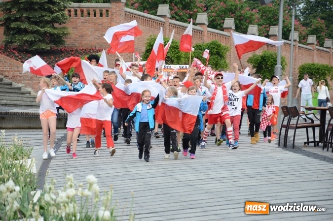 Zdjęcie w galerii na portalu naszwodzislaw.com: Nagrano kolejne zdjęcia do mundialowego teledysku  wiadomości z regionu