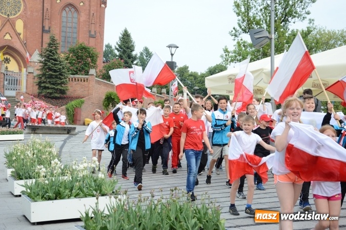 Zdjęcie w galerii na portalu naszwodzislaw.com: Nagrano kolejne zdjęcia do mundialowego teledysku  wiadomości z regionu