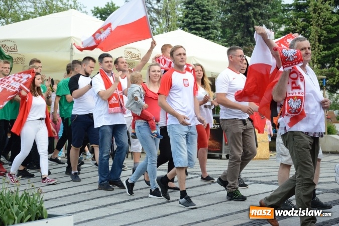 Zdjęcie w galerii na portalu naszwodzislaw.com: Nagrano kolejne zdjęcia do mundialowego teledysku  wiadomości z regionu