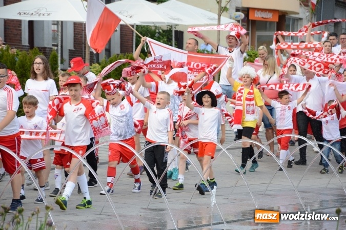 Zdjęcie w galerii na portalu naszwodzislaw.com: Nagrano kolejne zdjęcia do mundialowego teledysku  wiadomości z regionu