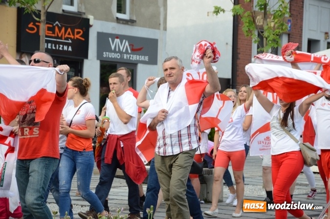 Zdjęcie w galerii na portalu naszwodzislaw.com: Nagrano kolejne zdjęcia do mundialowego teledysku  wiadomości z regionu