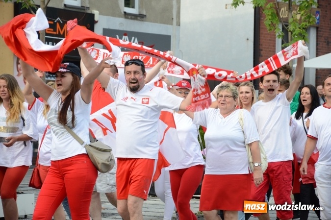Zdjęcie w galerii na portalu naszwodzislaw.com: Nagrano kolejne zdjęcia do mundialowego teledysku  wiadomości z regionu