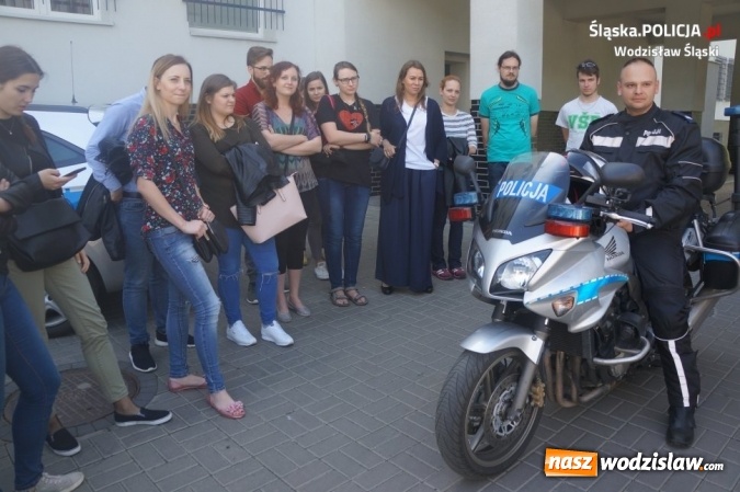 Zdjęcie w galerii na portalu naszwodzislaw.com: Studenci z Ostrawy z wizytą w wodzisławskiej komendzie wiadomości z regionu