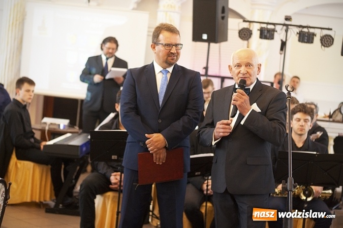 Zdjęcie w galerii na portalu naszwodzislaw.com: Ciężką pracą doszli do sukcesu. Nagrodzono przedsiębiorstwa z naszego powiatu. ZDJĘCIA  wiadomości z regionu