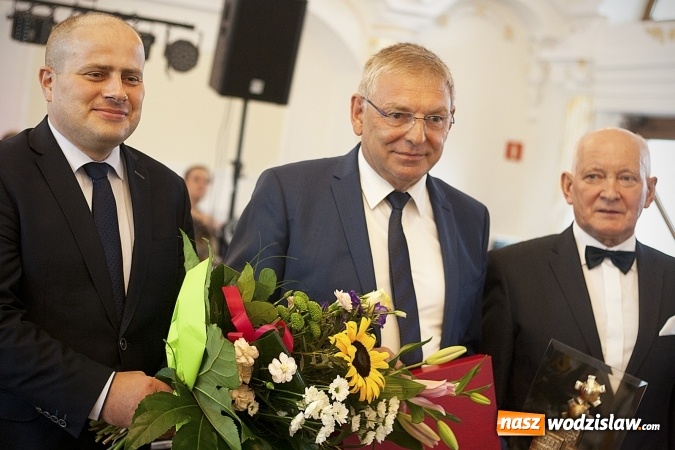 Zdjęcie w galerii na portalu naszwodzislaw.com: Ciężką pracą doszli do sukcesu. Nagrodzono przedsiębiorstwa z naszego powiatu. ZDJĘCIA  wiadomości z regionu