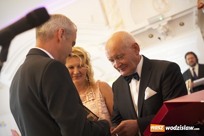 Zdjęcie w galerii na portalu naszwodzislaw.com: Ciężką pracą doszli do sukcesu. Nagrodzono przedsiębiorstwa z naszego powiatu. ZDJĘCIA  wiadomości z regionu