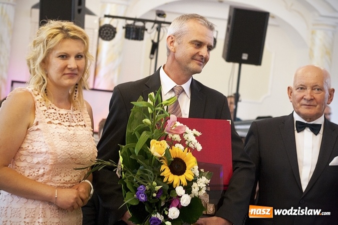 Zdjęcie w galerii na portalu naszwodzislaw.com: Ciężką pracą doszli do sukcesu. Nagrodzono przedsiębiorstwa z naszego powiatu. ZDJĘCIA  wiadomości z regionu