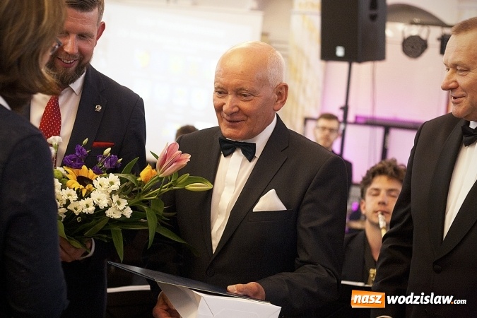 Zdjęcie w galerii na portalu naszwodzislaw.com: Ciężką pracą doszli do sukcesu. Nagrodzono przedsiębiorstwa z naszego powiatu. ZDJĘCIA  wiadomości z regionu