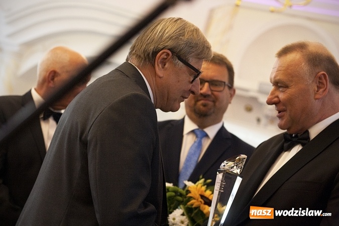 Zdjęcie w galerii na portalu naszwodzislaw.com: Ciężką pracą doszli do sukcesu. Nagrodzono przedsiębiorstwa z naszego powiatu. ZDJĘCIA  wiadomości z regionu