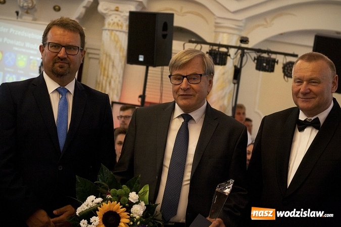 Zdjęcie w galerii na portalu naszwodzislaw.com: Ciężką pracą doszli do sukcesu. Nagrodzono przedsiębiorstwa z naszego powiatu. ZDJĘCIA  wiadomości z regionu