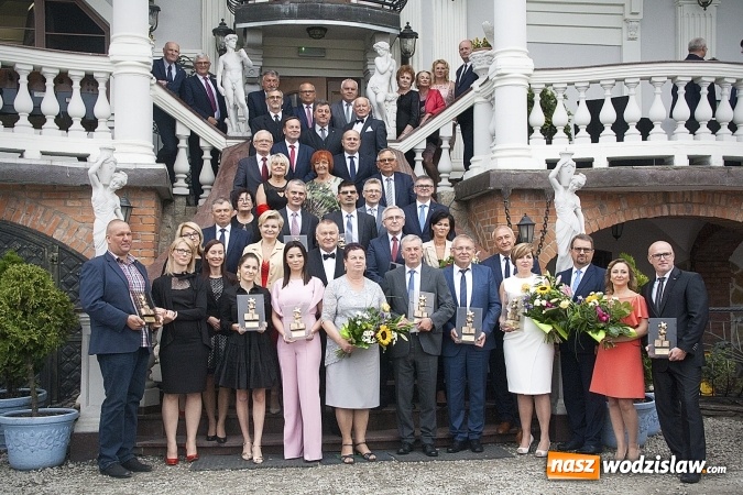 Zdjęcie w galerii na portalu naszwodzislaw.com: Ciężką pracą doszli do sukcesu. Nagrodzono przedsiębiorstwa z naszego powiatu. ZDJĘCIA  wiadomości z regionu