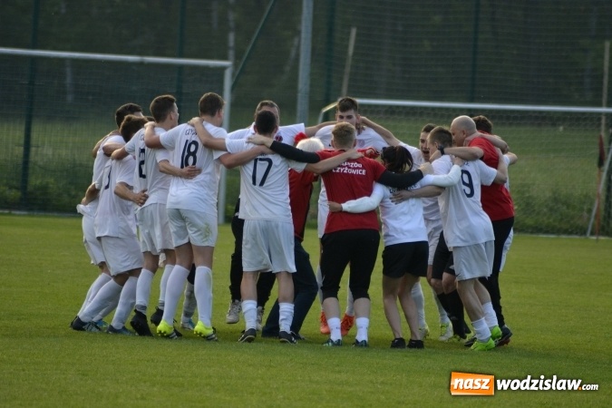 Zdjęcie w galerii na portalu naszwodzislaw.com: Sebastian Buko show w Czyżowicach. Płomień zgaszony!  wiadomości z regionu