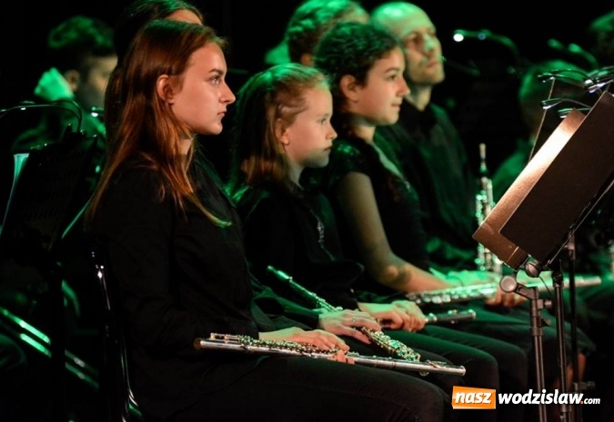 Zdjęcie w galerii na portalu naszwodzislaw.com: Przepiękny koncert w WCK. Zwycięzca programu Mam Talent przyjechał do Wodzisławia  wiadomości z regionu