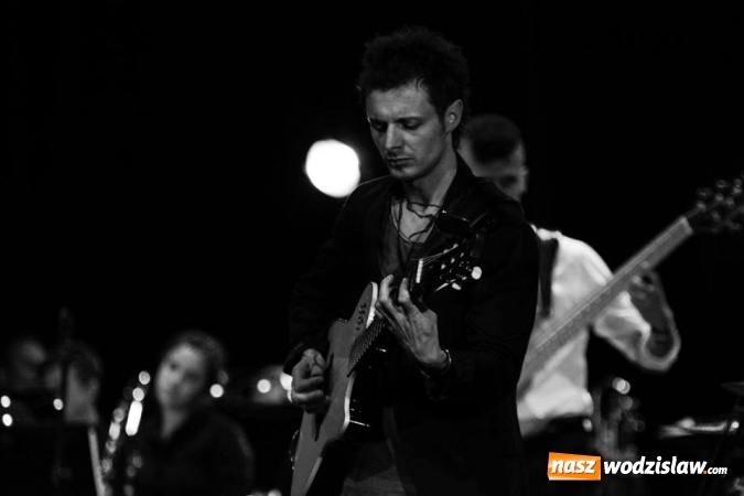 Zdjęcie w galerii na portalu naszwodzislaw.com: Przepiękny koncert w WCK. Zwycięzca programu Mam Talent przyjechał do Wodzisławia  wiadomości z regionu