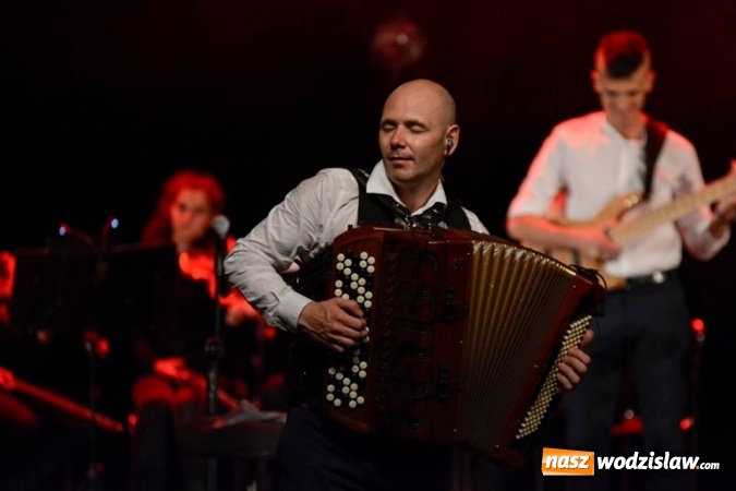 Zdjęcie w galerii na portalu naszwodzislaw.com: Przepiękny koncert w WCK. Zwycięzca programu Mam Talent przyjechał do Wodzisławia  wiadomości z regionu