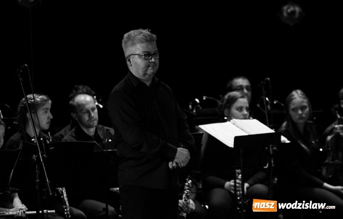 Zdjęcie w galerii na portalu naszwodzislaw.com: Przepiękny koncert w WCK. Zwycięzca programu Mam Talent przyjechał do Wodzisławia  wiadomości z regionu