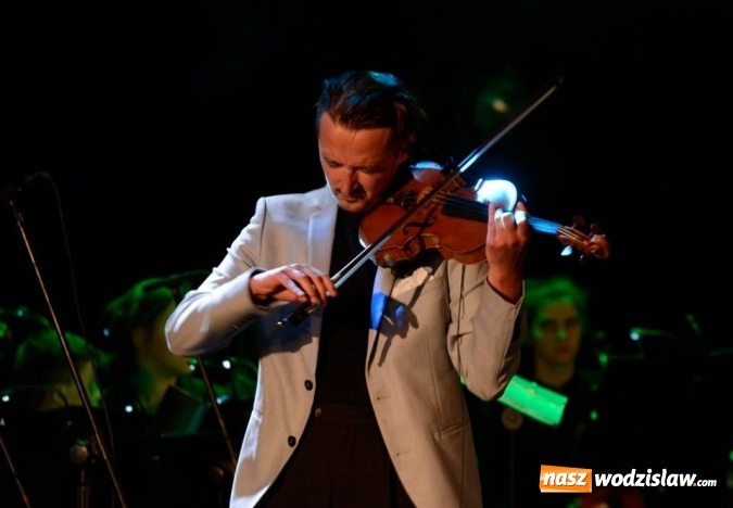 Zdjęcie w galerii na portalu naszwodzislaw.com: Przepiękny koncert w WCK. Zwycięzca programu Mam Talent przyjechał do Wodzisławia  wiadomości z regionu