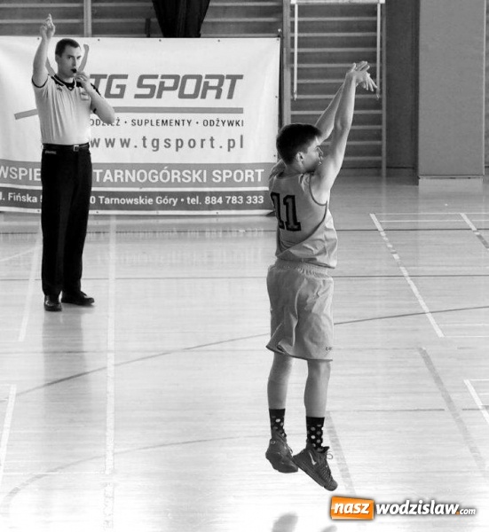 Zdjęcie w galerii na portalu naszwodzislaw.com: Koszykarze MKS Wodzisław zwyciężają w Tarnowskich Górach. Lider dywizji B śląskich rozgrywek pokonany!  wiadomości z regionu