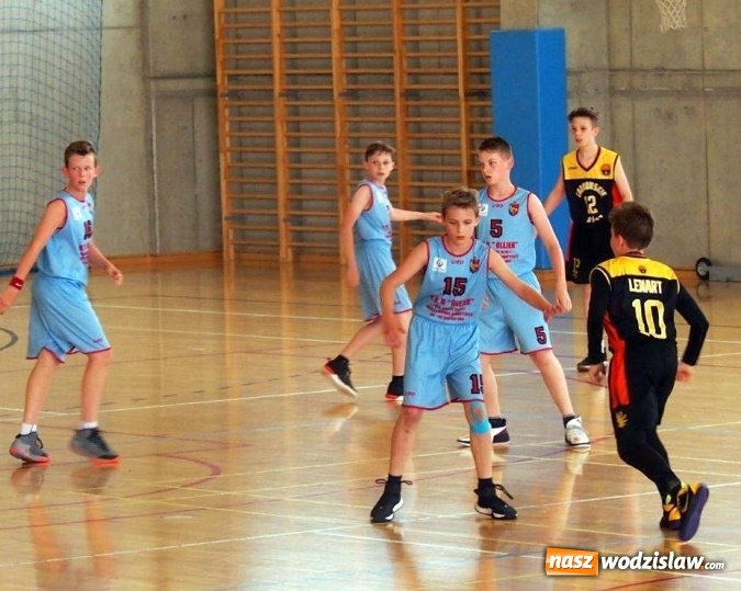 Zdjęcie w galerii na portalu naszwodzislaw.com: Koszykarze MKS Wodzisław zwyciężają w Tarnowskich Górach. Lider dywizji B śląskich rozgrywek pokonany!  wiadomości z regionu