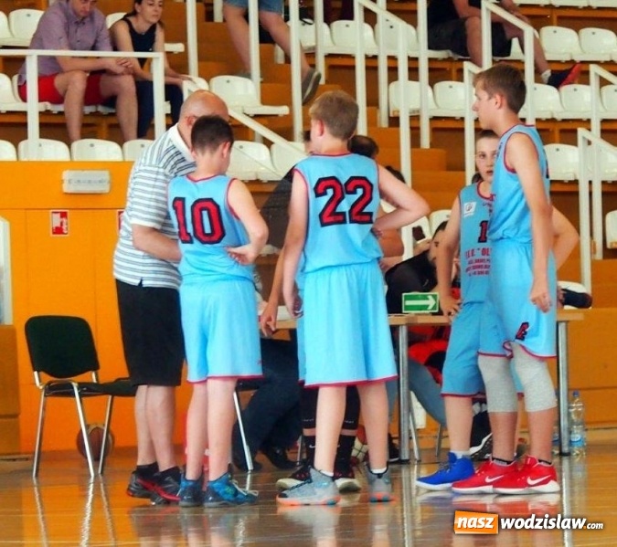 Zdjęcie w galerii na portalu naszwodzislaw.com: Koszykarze MKS Wodzisław zwyciężają w Tarnowskich Górach. Lider dywizji B śląskich rozgrywek pokonany!  wiadomości z regionu