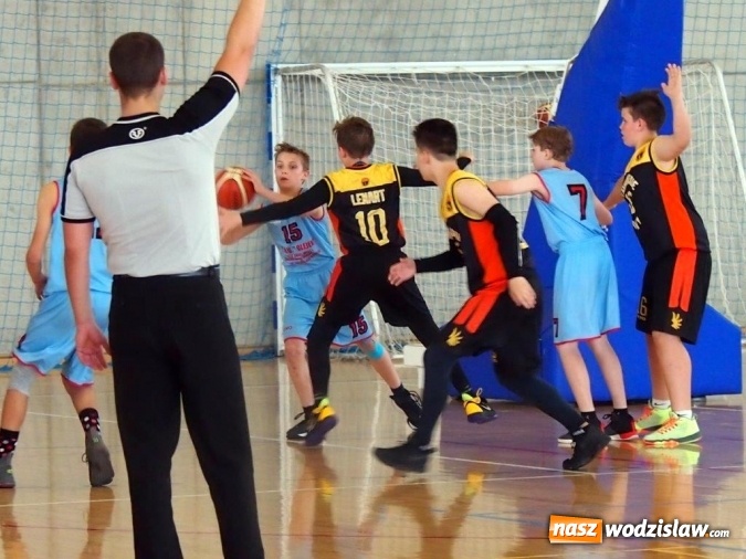 Zdjęcie w galerii na portalu naszwodzislaw.com: Koszykarze MKS Wodzisław zwyciężają w Tarnowskich Górach. Lider dywizji B śląskich rozgrywek pokonany!  wiadomości z regionu