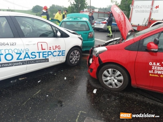 Zdjęcie w galerii na portalu naszwodzislaw.com: Nie ustąpił pierwszeństwa i uszkodził dwie 