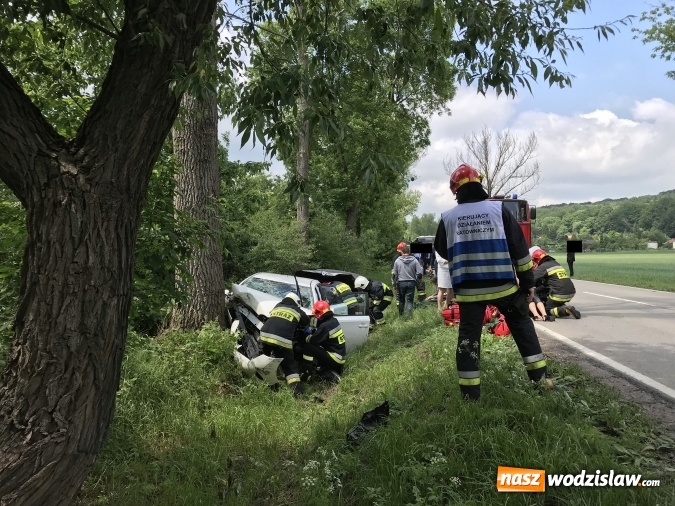 Zdjęcie w galerii na portalu naszwodzislaw.com: Weselnicy wśród poszkodowanych w zderzeniu na trasie Racibórz-Lubomia  wiadomości z regionu