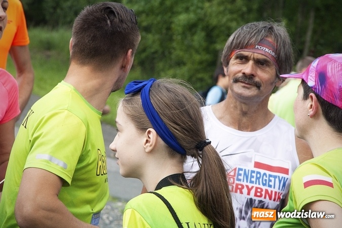 Zdjęcie w galerii na portalu naszwodzislaw.com: Zedrzyj szczewiki dla Bereniki. Pobiegli dla mieszkanki Łazisk. FOTO wiadomości z regionu