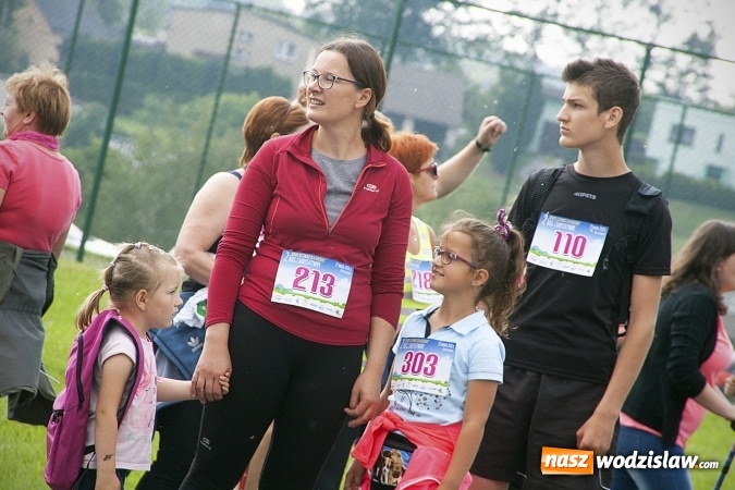 Zdjęcie w galerii na portalu naszwodzislaw.com: Zedrzyj szczewiki dla Bereniki. Pobiegli dla mieszkanki Łazisk. FOTO wiadomości z regionu