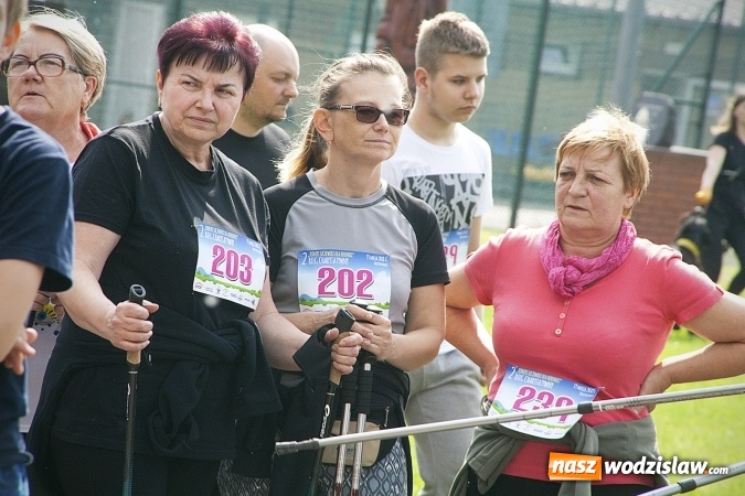 Zdjęcie w galerii na portalu naszwodzislaw.com: Zedrzyj szczewiki dla Bereniki. Pobiegli dla mieszkanki Łazisk. FOTO wiadomości z regionu
