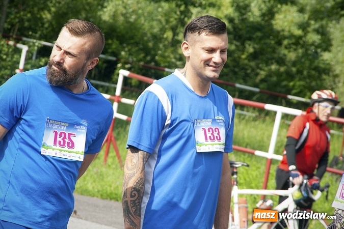 Zdjęcie w galerii na portalu naszwodzislaw.com: Zedrzyj szczewiki dla Bereniki. Pobiegli dla mieszkanki Łazisk. FOTO wiadomości z regionu