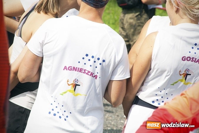 Zdjęcie w galerii na portalu naszwodzislaw.com: Zedrzyj szczewiki dla Bereniki. Pobiegli dla mieszkanki Łazisk. FOTO wiadomości z regionu