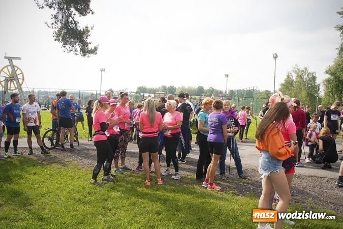 Zdjęcie w galerii na portalu naszwodzislaw.com: Zedrzyj szczewiki dla Bereniki. Pobiegli dla mieszkanki Łazisk. FOTO wiadomości z regionu