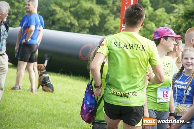 Zdjęcie w galerii na portalu naszwodzislaw.com: Zedrzyj szczewiki dla Bereniki. Pobiegli dla mieszkanki Łazisk. FOTO wiadomości z regionu