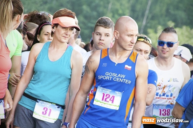 Zdjęcie w galerii na portalu naszwodzislaw.com: Zedrzyj szczewiki dla Bereniki. Pobiegli dla mieszkanki Łazisk. FOTO wiadomości z regionu