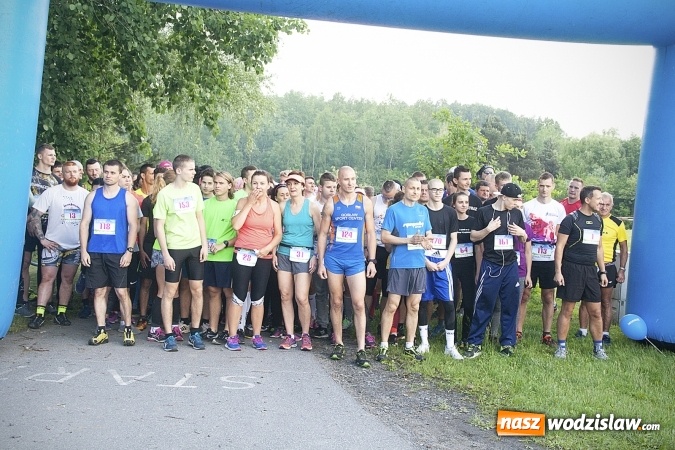 Zdjęcie w galerii na portalu naszwodzislaw.com: Zedrzyj szczewiki dla Bereniki. Pobiegli dla mieszkanki Łazisk. FOTO wiadomości z regionu