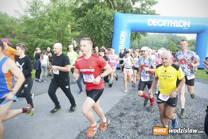 Zdjęcie w galerii na portalu naszwodzislaw.com: Zedrzyj szczewiki dla Bereniki. Pobiegli dla mieszkanki Łazisk. FOTO wiadomości z regionu