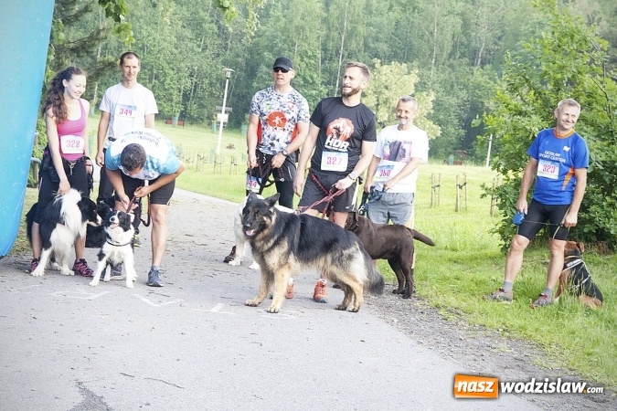 Zdjęcie w galerii na portalu naszwodzislaw.com: Zedrzyj szczewiki dla Bereniki. Pobiegli dla mieszkanki Łazisk. FOTO wiadomości z regionu