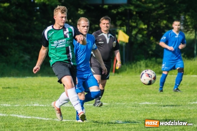 Zdjęcie w galerii na portalu naszwodzislaw.com: C klasa: Miłe złego początki. Olszynka bez punktów w starciu z Wichrem Płonia wiadomości z regionu