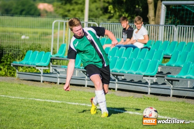 Zdjęcie w galerii na portalu naszwodzislaw.com: C klasa: Miłe złego początki. Olszynka bez punktów w starciu z Wichrem Płonia wiadomości z regionu