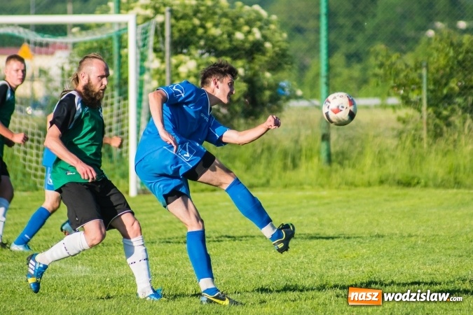 Zdjęcie w galerii na portalu naszwodzislaw.com: C klasa: Miłe złego początki. Olszynka bez punktów w starciu z Wichrem Płonia wiadomości z regionu