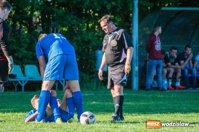 Zdjęcie w galerii na portalu naszwodzislaw.com: C klasa: Miłe złego początki. Olszynka bez punktów w starciu z Wichrem Płonia wiadomości z regionu