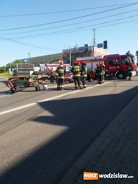 Zdjęcie w galerii na portalu naszwodzislaw.com: 16-latek w szpitalu. Doszło do zderzenia samochodu dostawczego i motorowerzysty  wiadomości z regionu