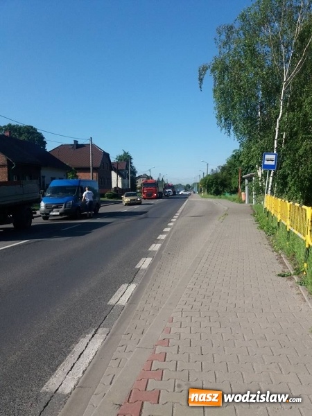 Zdjęcie w galerii na portalu naszwodzislaw.com: 16-latek w szpitalu. Doszło do zderzenia samochodu dostawczego i motorowerzysty  wiadomości z regionu