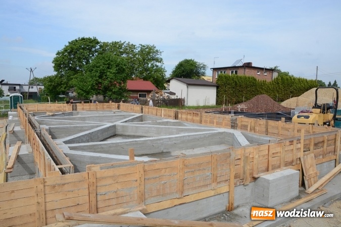 Zdjęcie w galerii na portalu naszwodzislaw.com: Prace przy budowie budynku dla Ochotniczej Straży Pożarnej idą pełną parą! wiadomości z regionu
