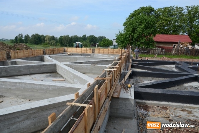 Zdjęcie w galerii na portalu naszwodzislaw.com: Prace przy budowie budynku dla Ochotniczej Straży Pożarnej idą pełną parą! wiadomości z regionu
