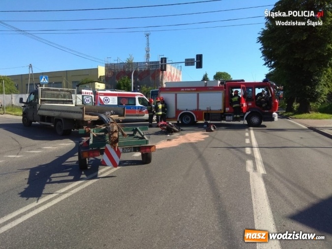Zdjęcie w galerii na portalu naszwodzislaw.com: Nie ustąpił pierwszeństwa motorowerzyście. Poszkodowany w szpitalu. Wracamy do wypadku w Radlinie  wiadomości z regionu