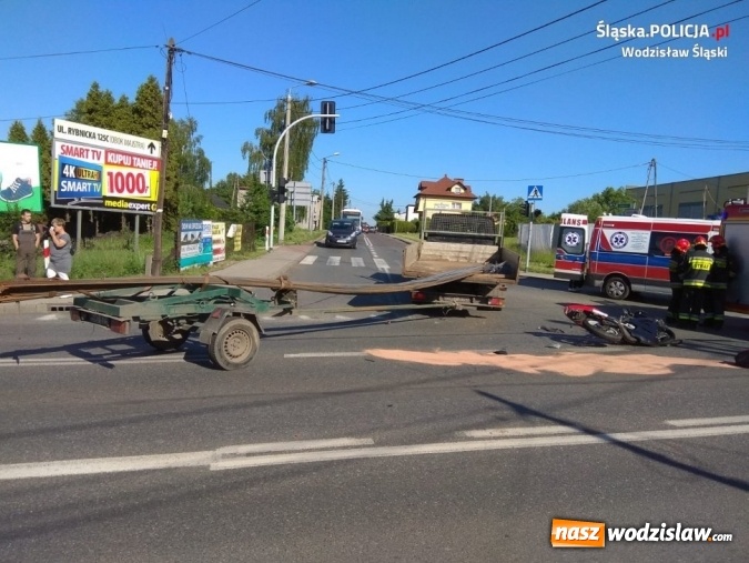 Zdjęcie w galerii na portalu naszwodzislaw.com: Nie ustąpił pierwszeństwa motorowerzyście. Poszkodowany w szpitalu. Wracamy do wypadku w Radlinie  wiadomości z regionu