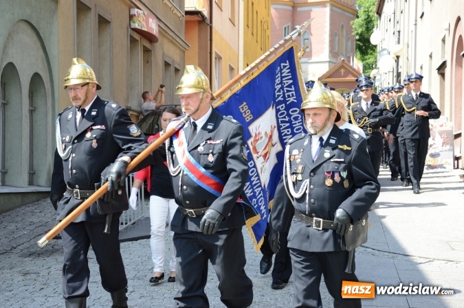 Zdjęcie w galerii na portalu naszwodzislaw.com: Obchody Dnia Strażaka na wodzisławskim rynku. ZDJĘCIA  wiadomości z regionu