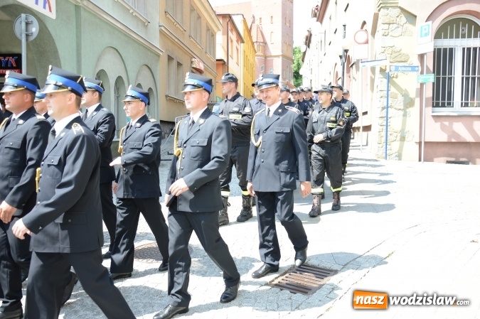 Zdjęcie w galerii na portalu naszwodzislaw.com: Obchody Dnia Strażaka na wodzisławskim rynku. ZDJĘCIA  wiadomości z regionu